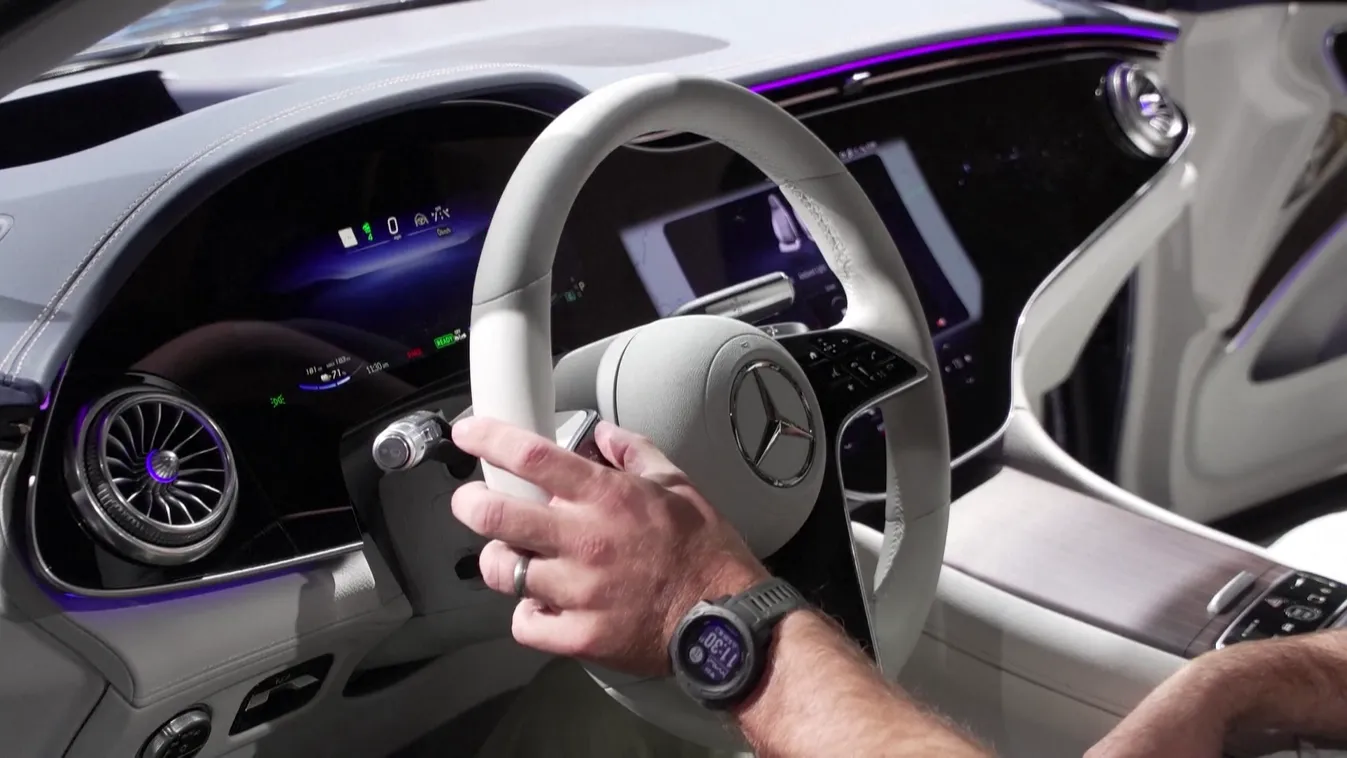 Hibás fékek miatt 1 millió autót hív vissza a Mercedes