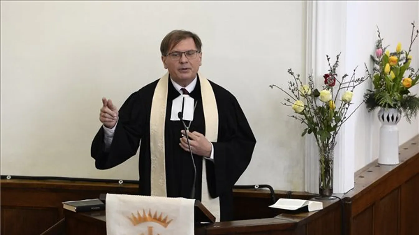 Fabiny Tamás: A megfeszített Jézus nem távolról nézi az emberek szenvedését