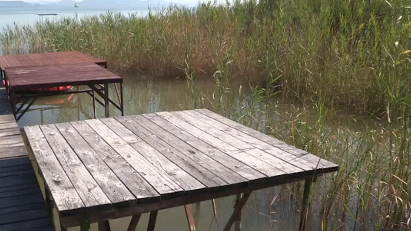 Flexszel darabolják fel az engedély nélkül épített vízi kijárókat