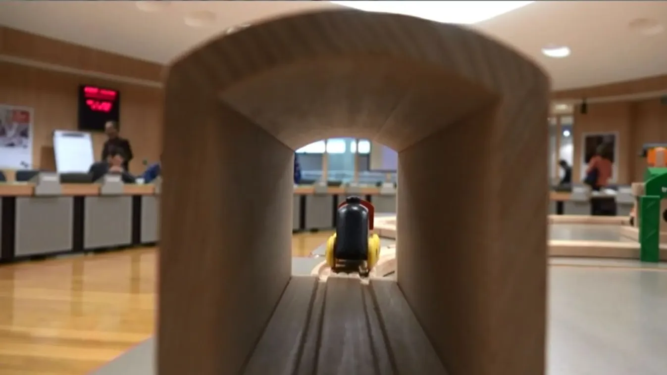 Ingyenjeggyel ismertetnék meg a fiatalokkal az Európát