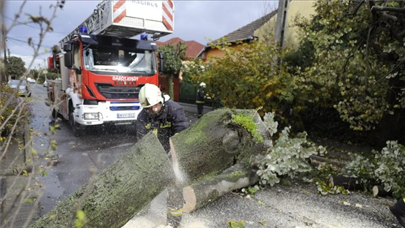 Több ezer bejelentés érkezett a vihar miatt