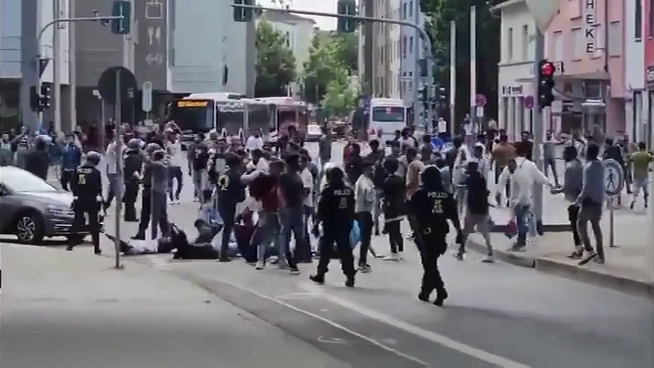 Megvadult migránshorda tombolt Németországban