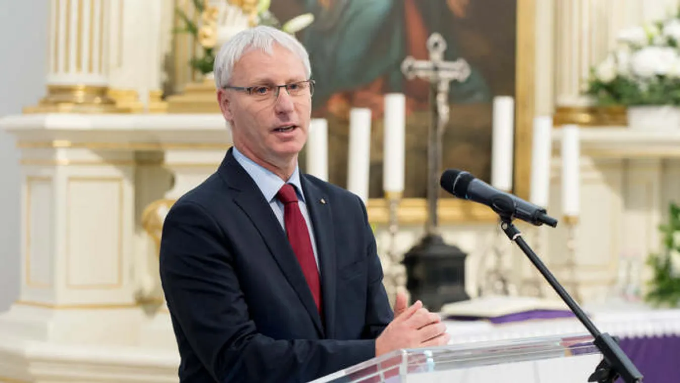 Soltész Miklós: Nem szabad hagyni, hogy rombolják a gyermekek életét