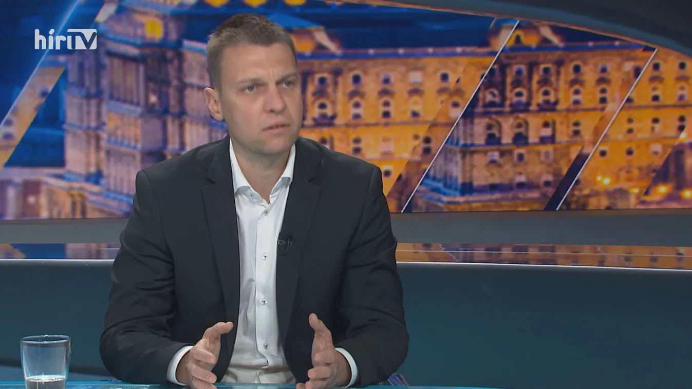 Menczer Tamás: Az utazásnál fontosabb az életben maradás