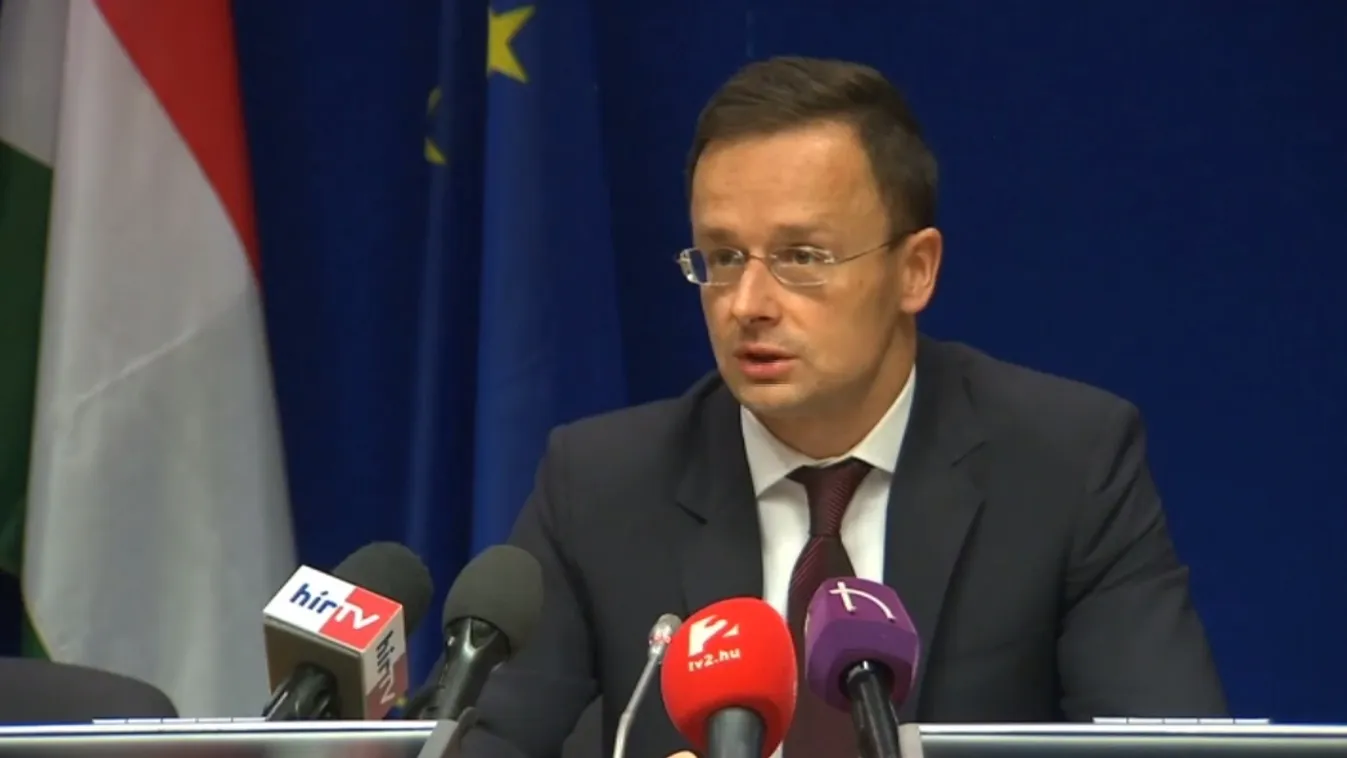 Indokoltnak tartja a miniszterelnök külföldi útjait Szijjártó Péter