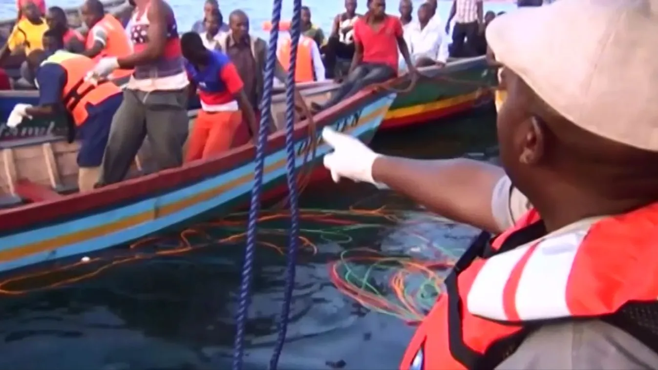 Kétszáz emberrel süllyedt el egy komp, százan megfulladtak