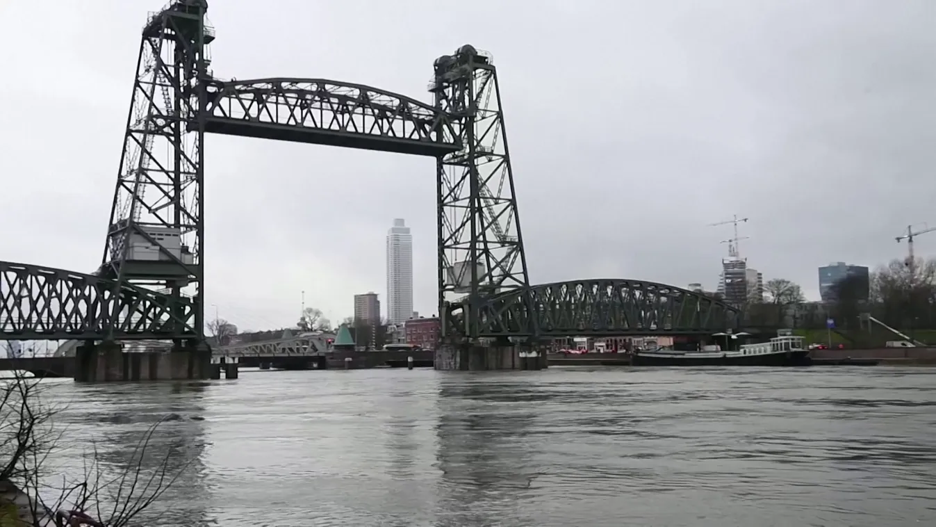 A világ leggazdagabb emberének kérésére még egy történelmi hidat is elbontanak