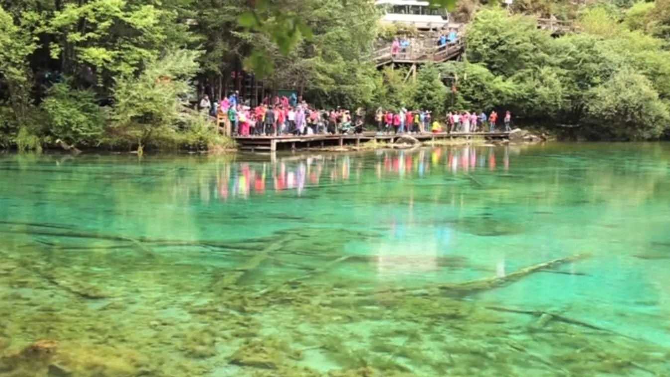 30 ezer turistát kellett evakuálni