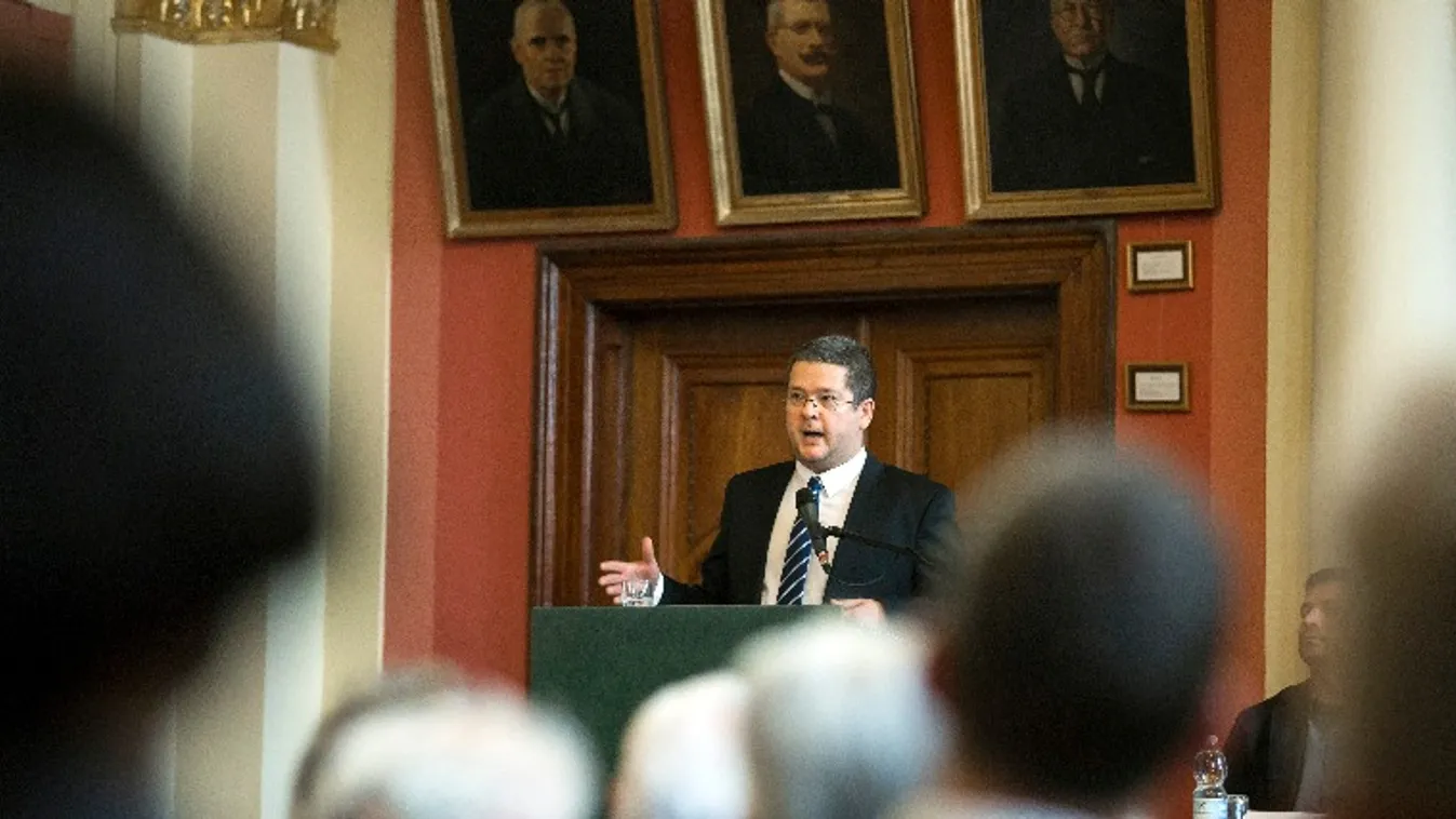 Erős Kingát választották a Magyar Írószövetség elnökének