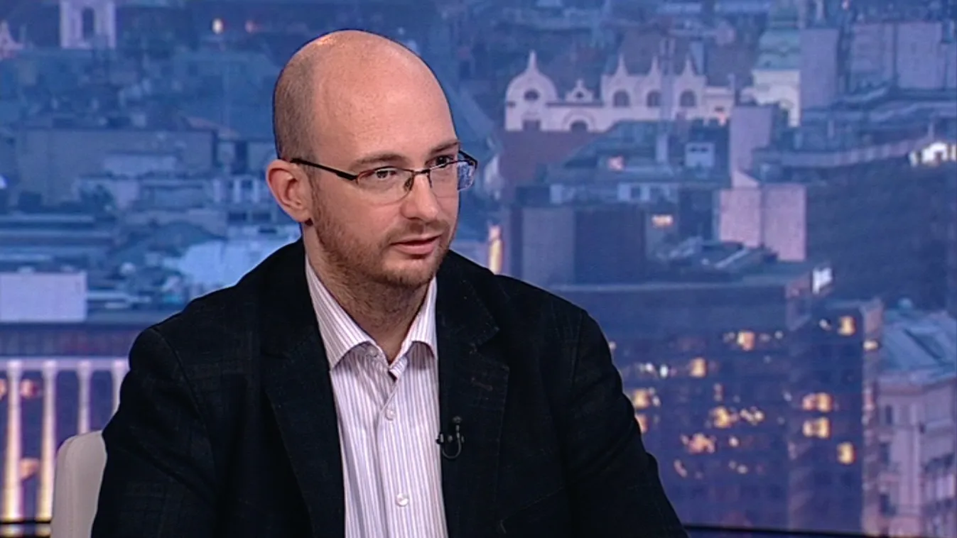 Gyertyagyújtással emlékeznek a Magyar Nemzetre a lap munkatársai