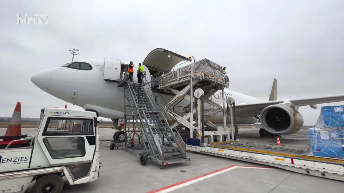 Megkezdődött a kormányzati teherszállító repülőgép kereskedelmi üzemeltetése