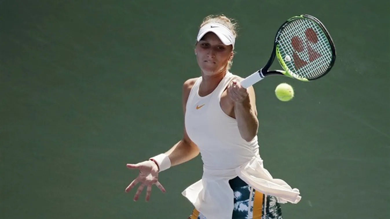 Fekszik a cseh tinédzserlánynak New York