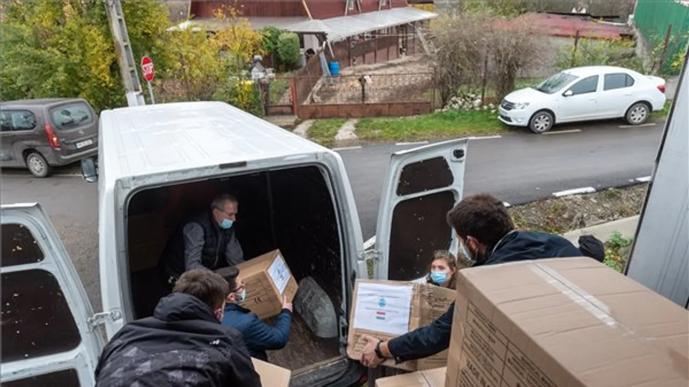 Újabb 1,2 millió védőmaszk érkezett Erdélybe a magyar kormány közreműködésével