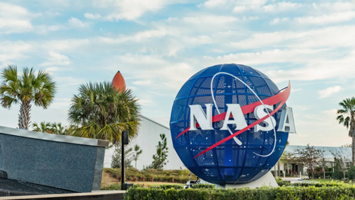 A NASA Elon Musk űrvállalkozását bízta meg a Holdra szálló egység kifejlesztésével