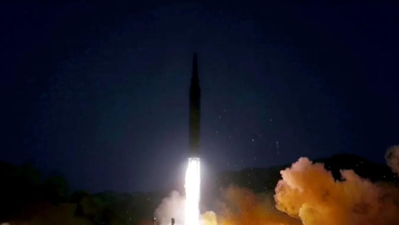 Észak-Korea hiperszonikus fegyverrel felszerelt szilárd hajtóanyagú rakétát tesztelt