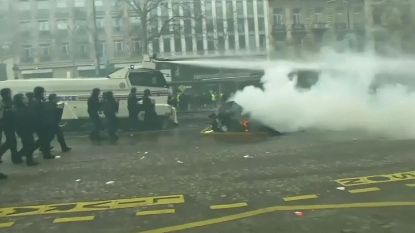 A kormány szerint 32 ezren, a szervezők szerint 230 ezren tiltakoztak