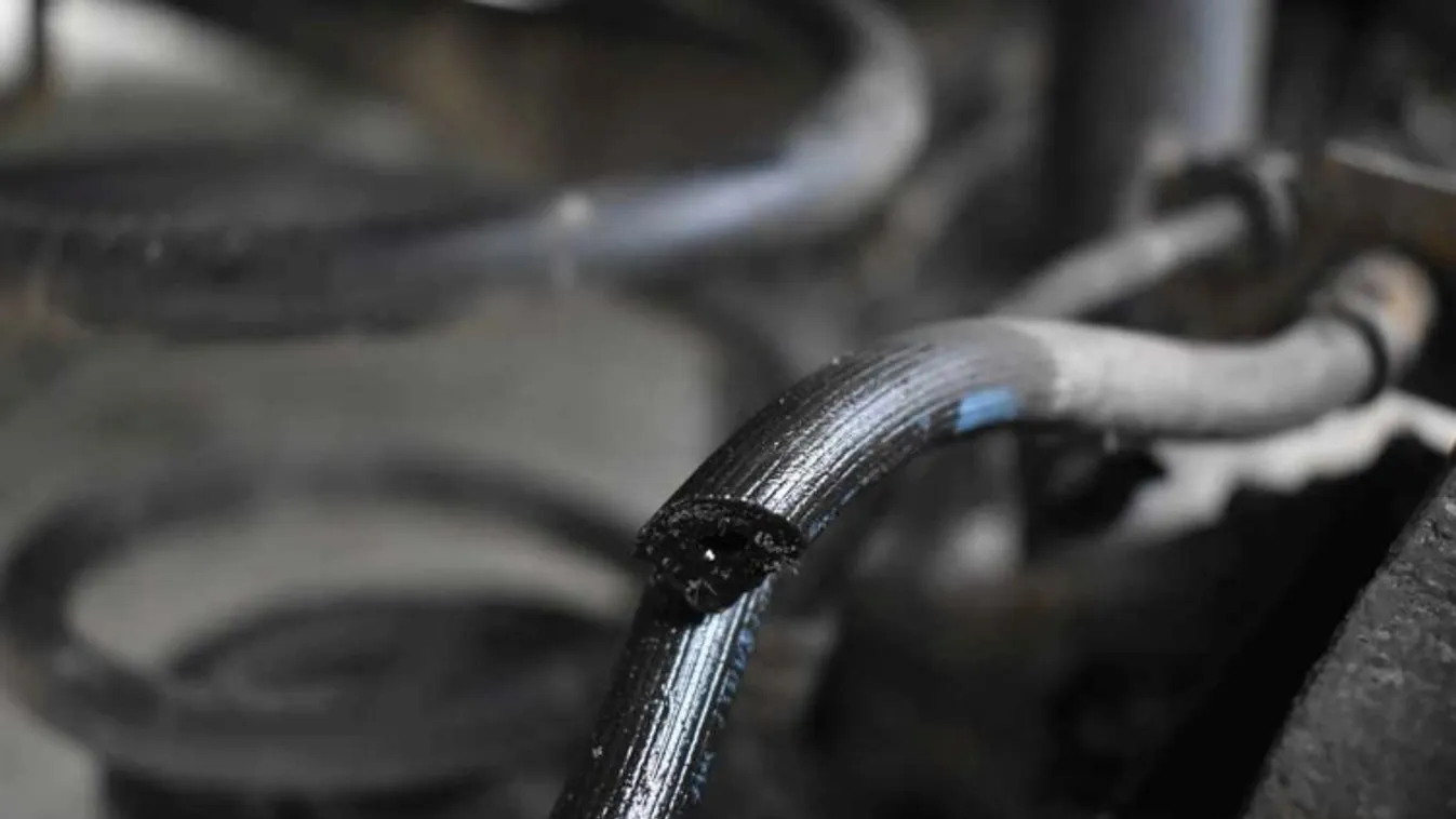 Elvágta a fékcsövet, keresi a rendőrség