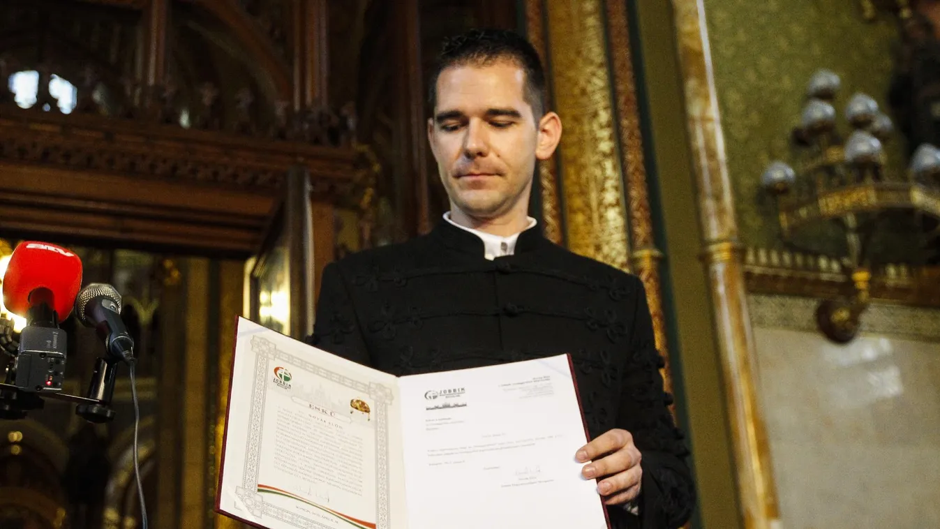 Kétes aláírások miatt jelentették fel a Jobbikot