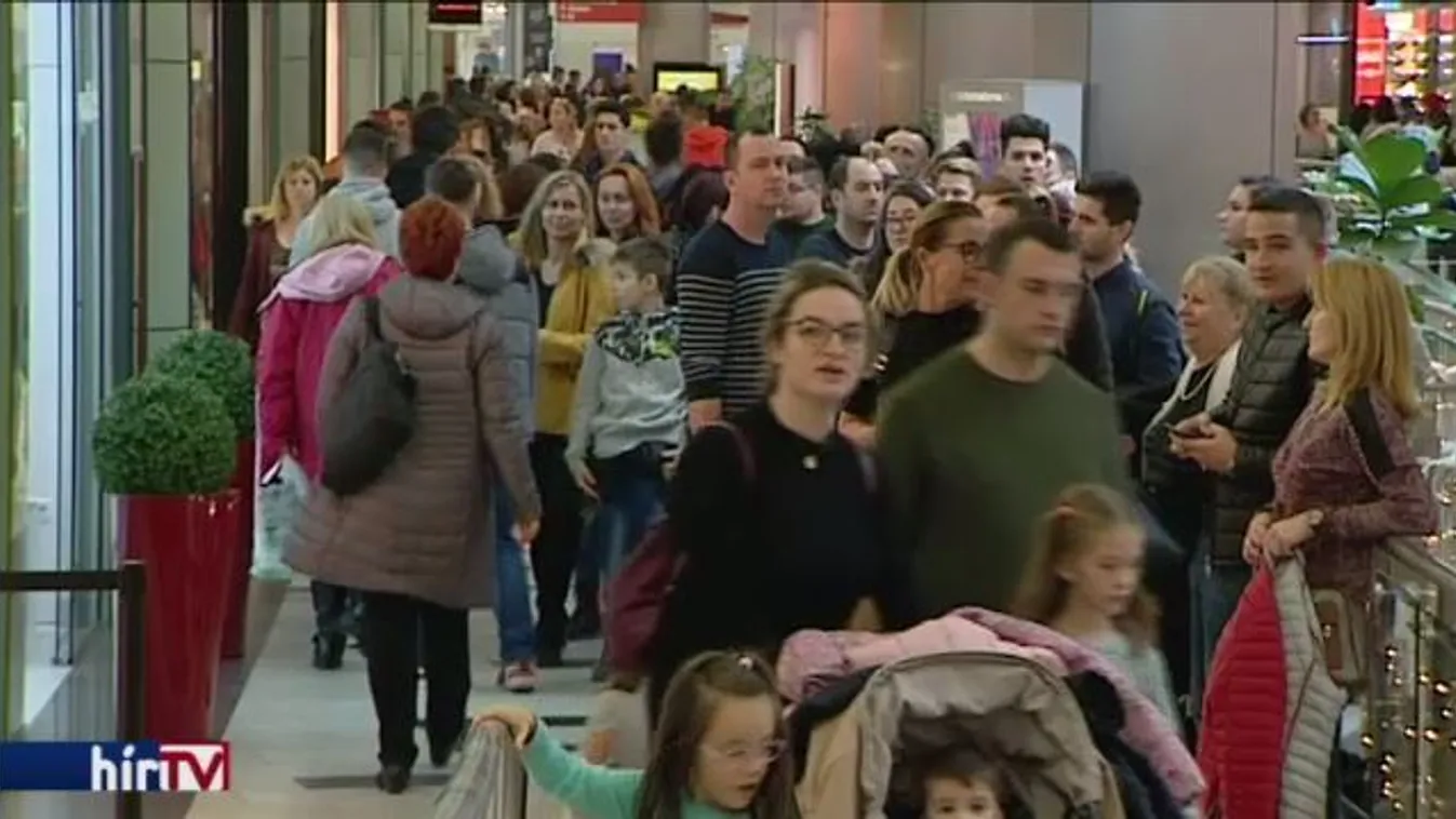Beindult az élet a bevásárlóközpontokban