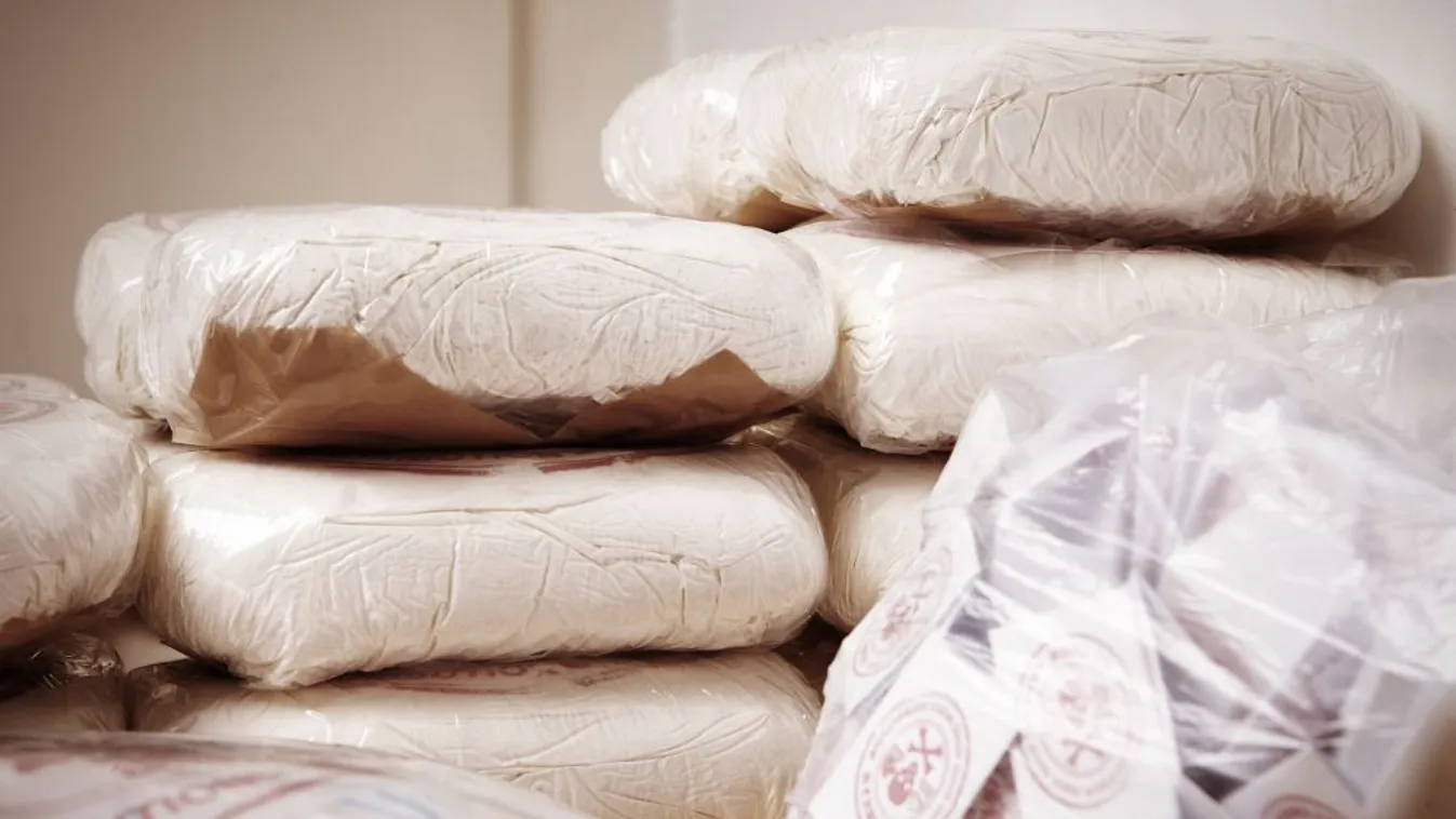 Több mint két tonna drogot foglaltak le a perui partoknál