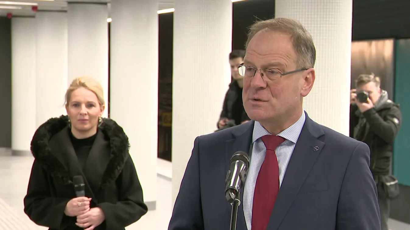 Átadták a Ferenciek terei és a Deák Ferenc téri állomást a 3-as metró vonalán