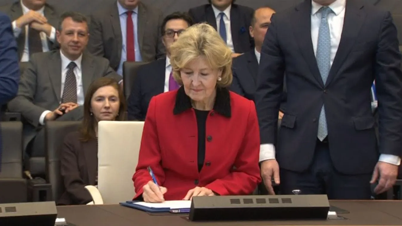 Három évtizednyi várakozás után a NATO-ba tartanak a macedónok