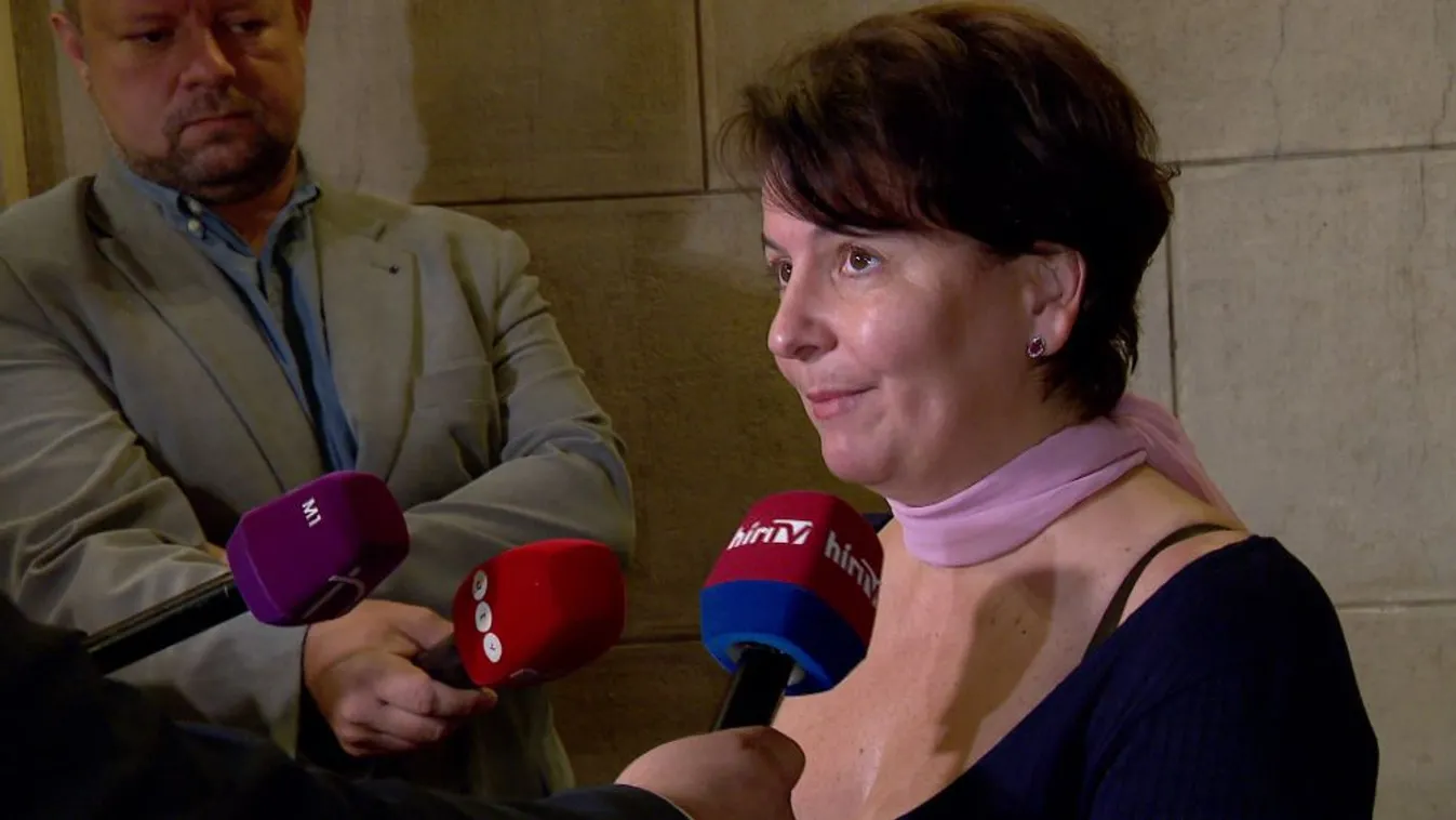 Varga-Damm Andrea lemondásra szólította fel Jakabékat