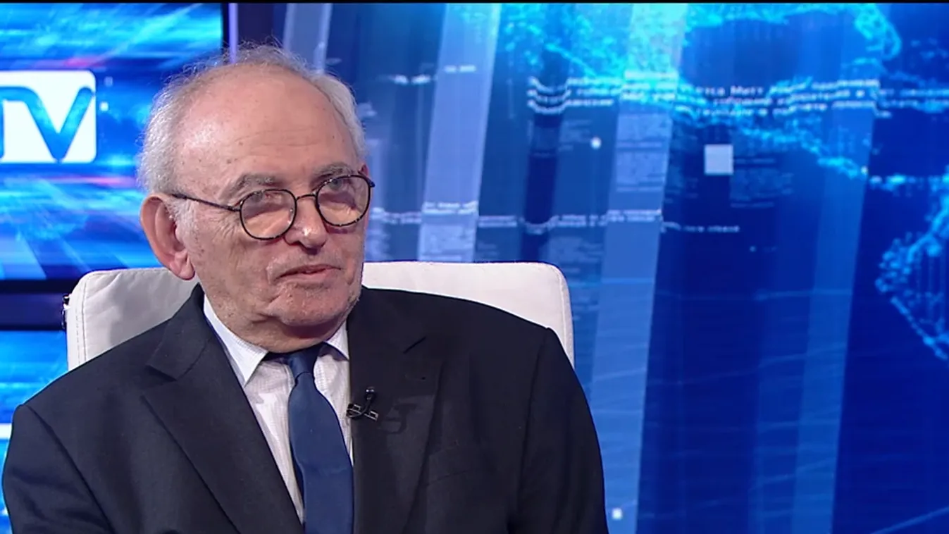 1978. január 6-án adta vissza az Amerikai Egyesült Államok Magyarországnak a Szent Koronát + videó