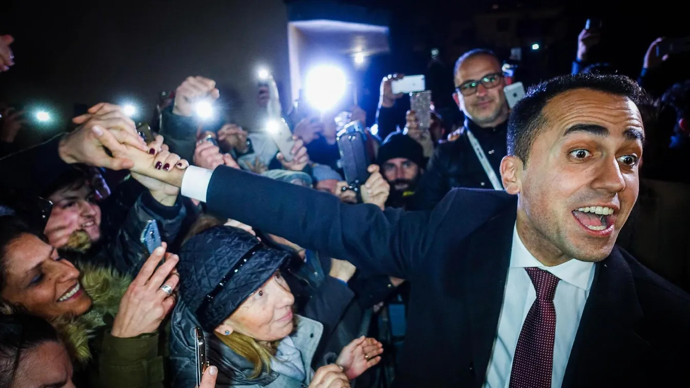 „Jó, ha karácsonyig helyén marad a kormány”