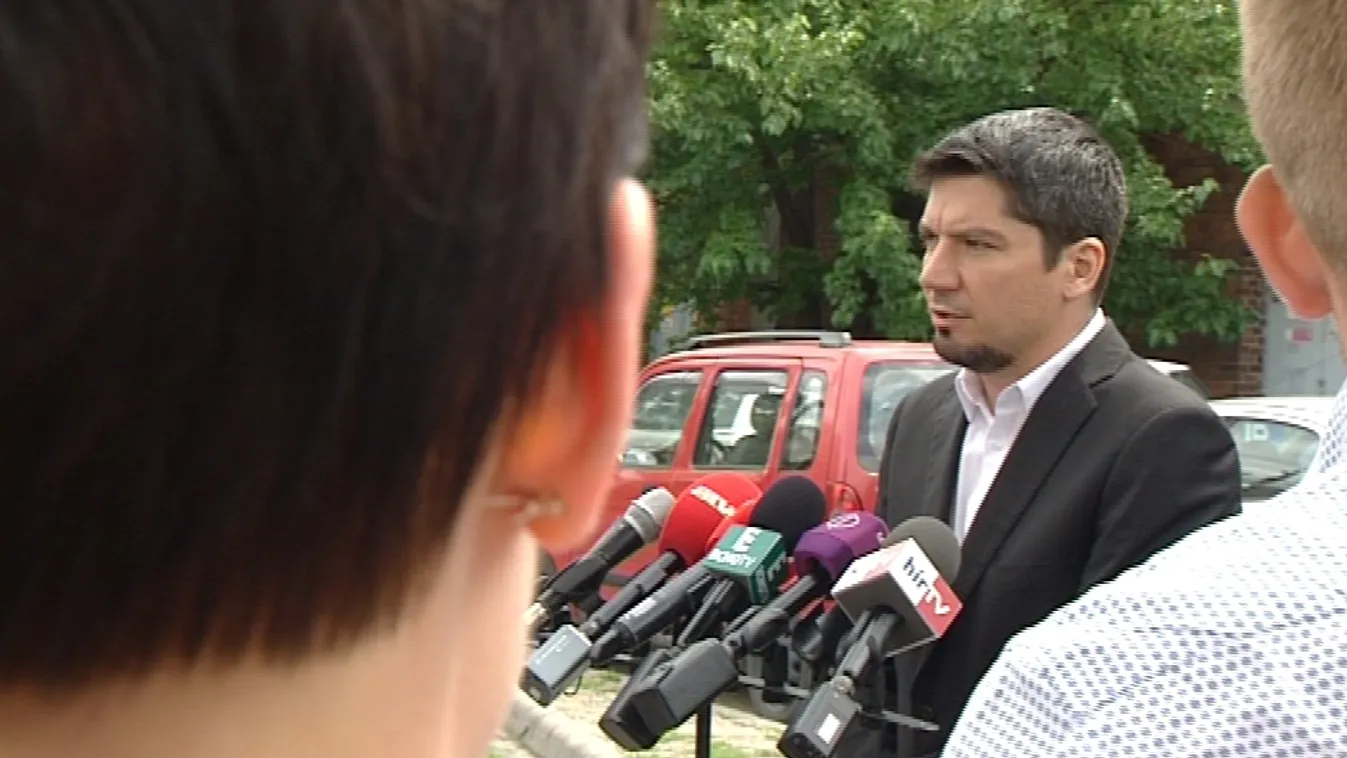 A humánminiszter fejét követeli az MSZP