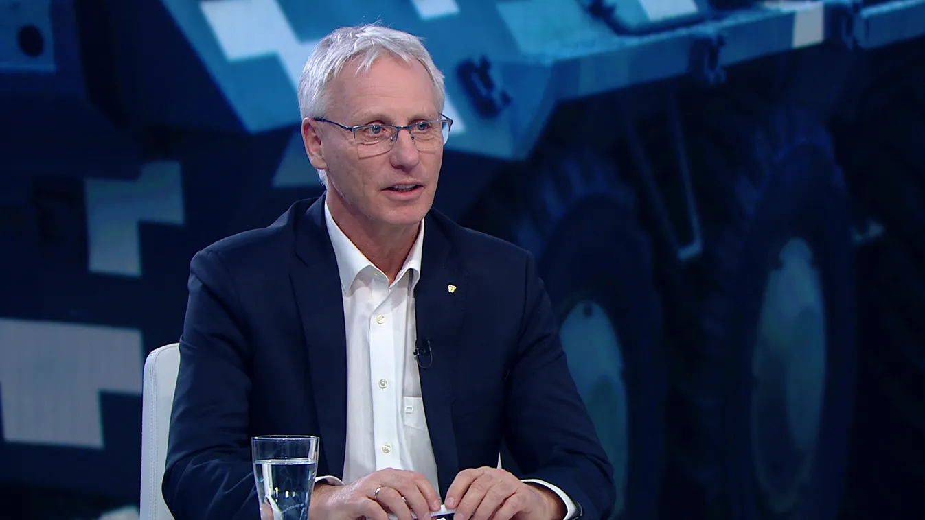 Soltész Miklós: Mindenkinek segítünk az átjutásban Ukrajnából, akinek szüksége van rá