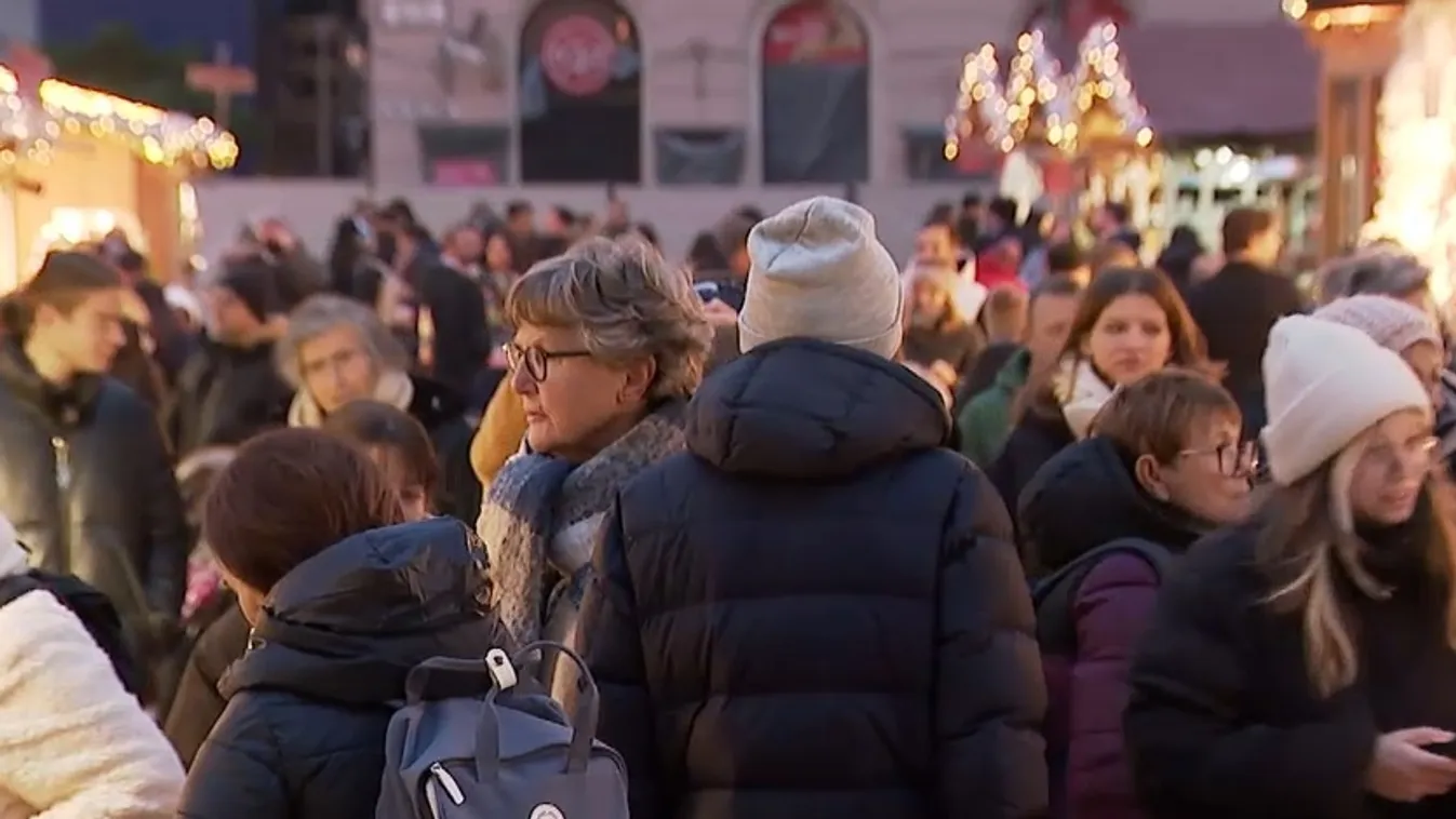 A brit nagykövet is csatlakozott a mézeskalácsszíveket sütő önkéntesekhez  + videó
