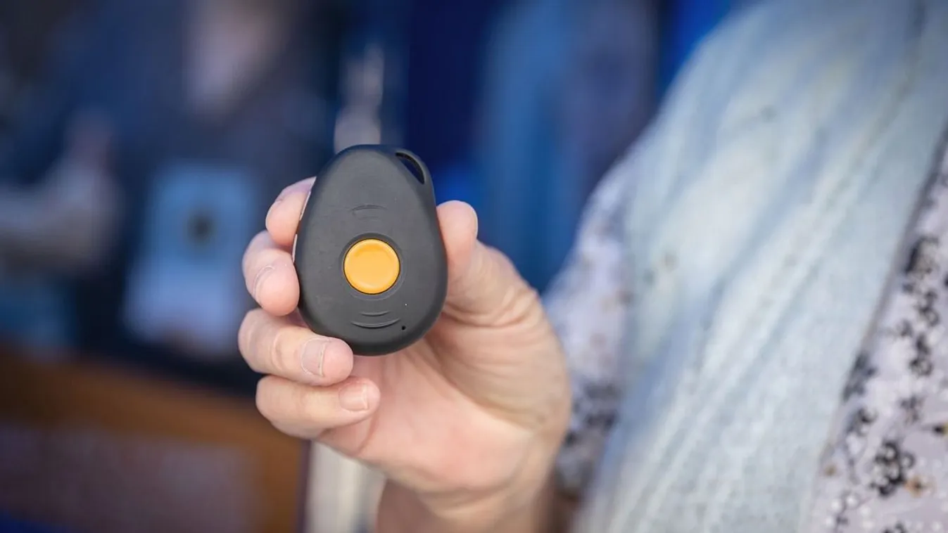 A 80 év feletti állampolgárok áprilistól igénylés nélkül kézhez kapják a Gondosórát