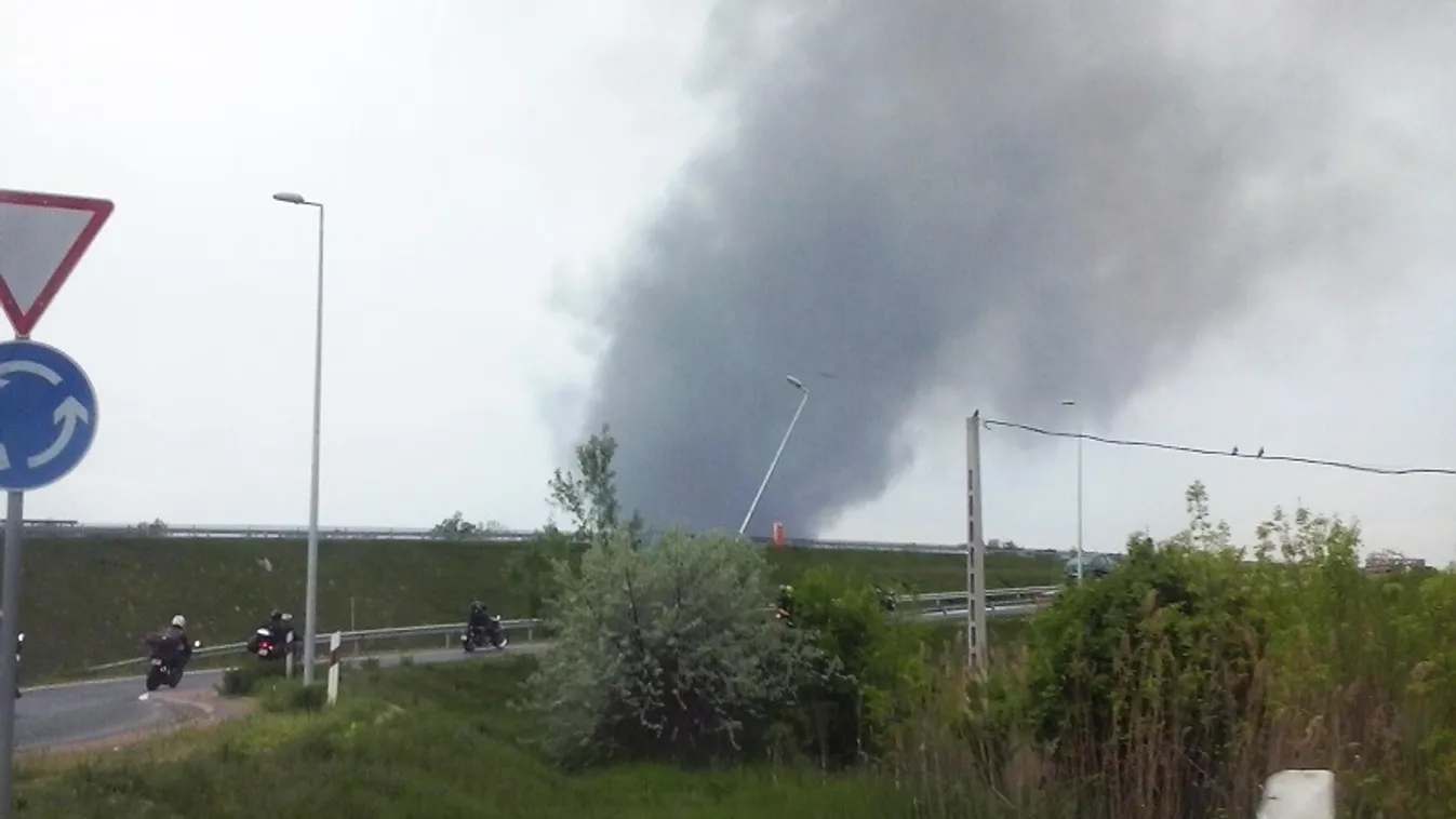 Hatalmas lángokkal égett a hulladék