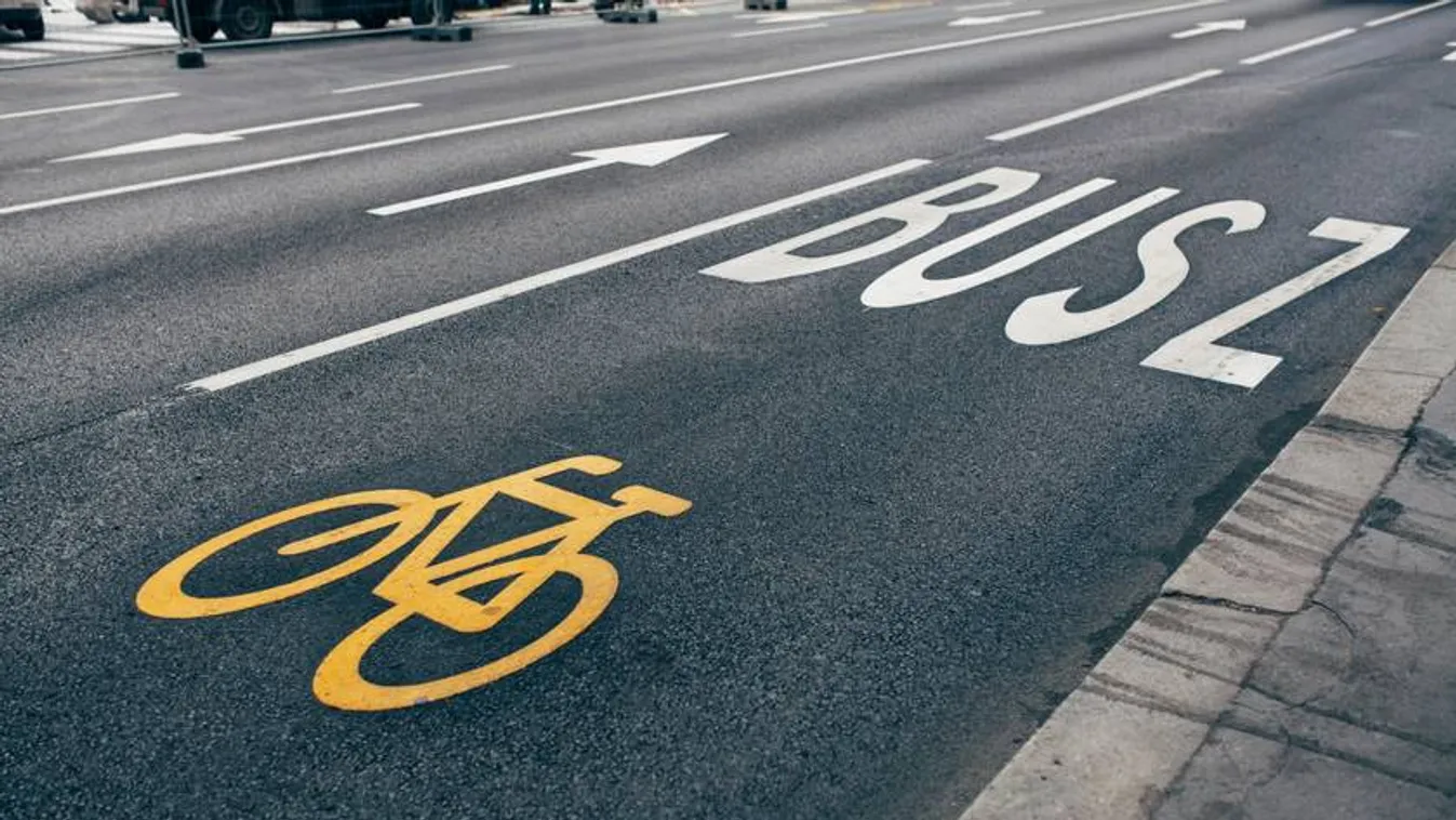Két nap alatt 62 autóst büntettek meg a buszsáv használata miatt Budapesten
