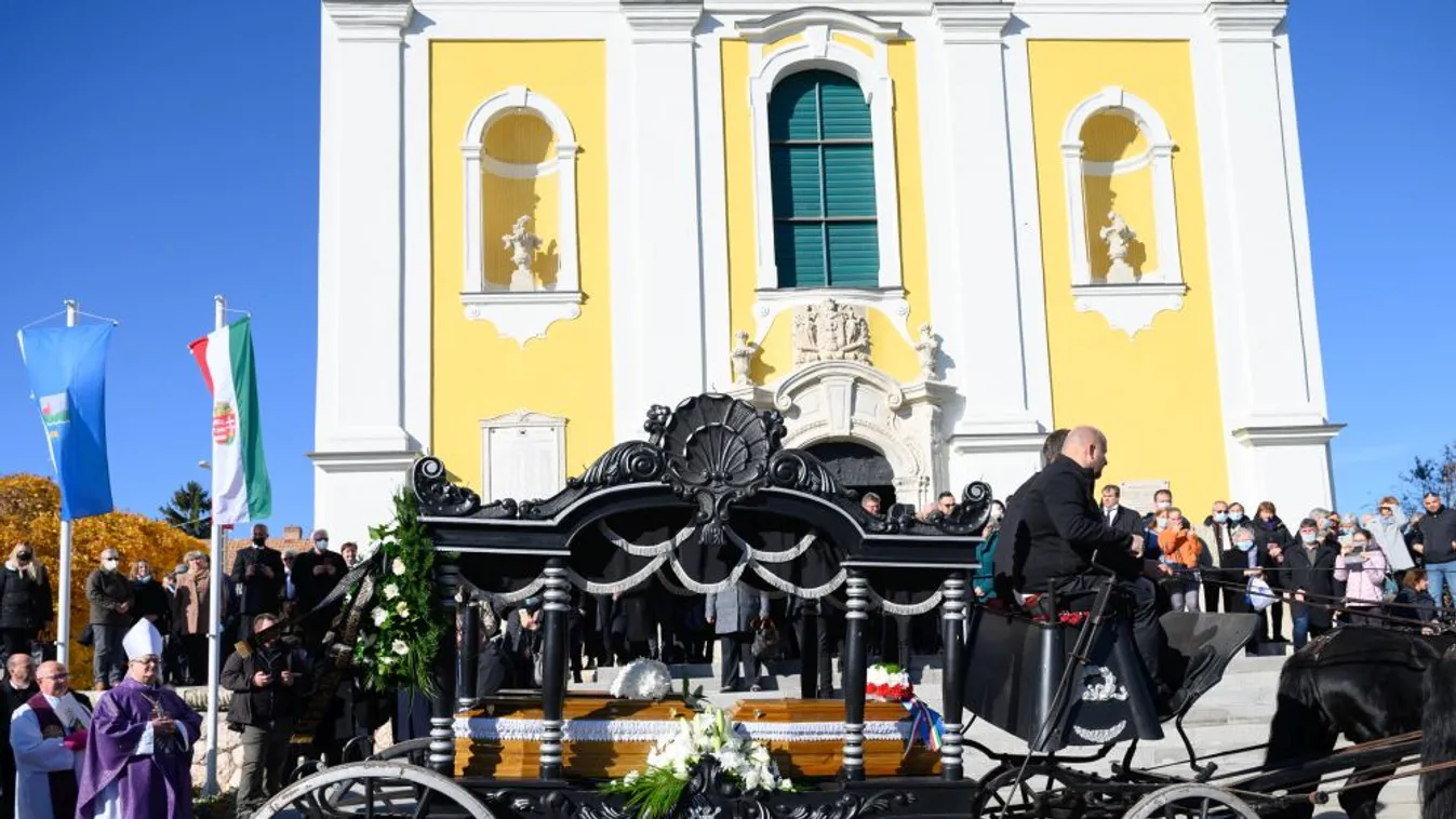 Eredeti nyughelyére temették vissza báró Eötvös Józsefet és családját