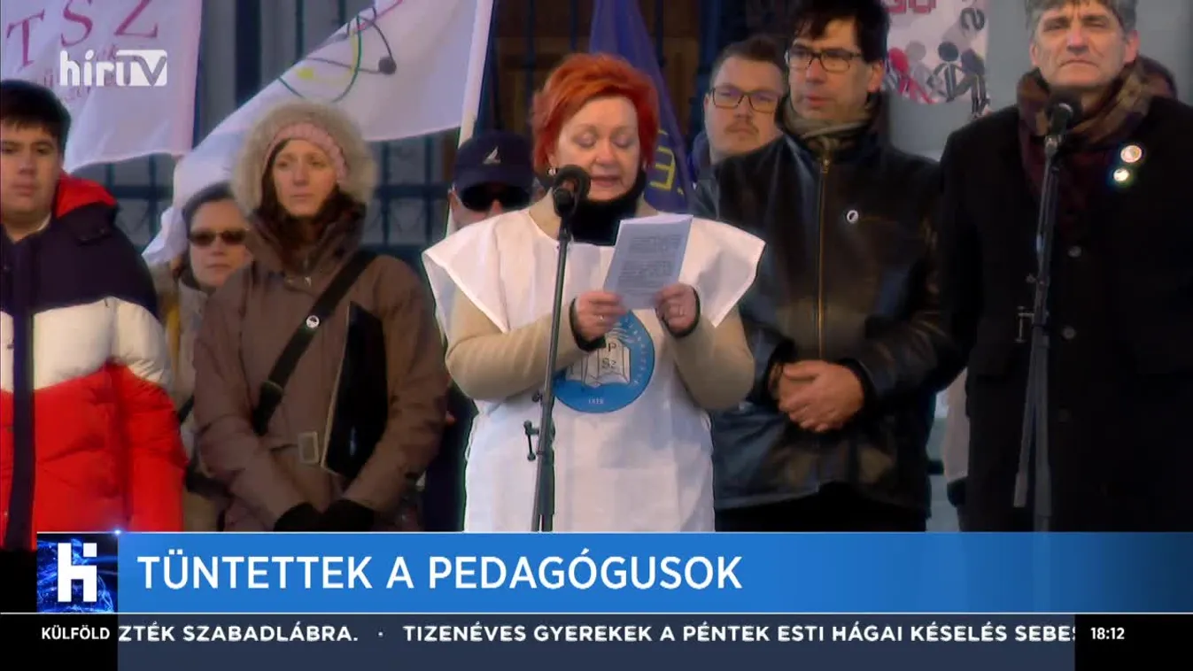 Tüntettek a pedagógusok