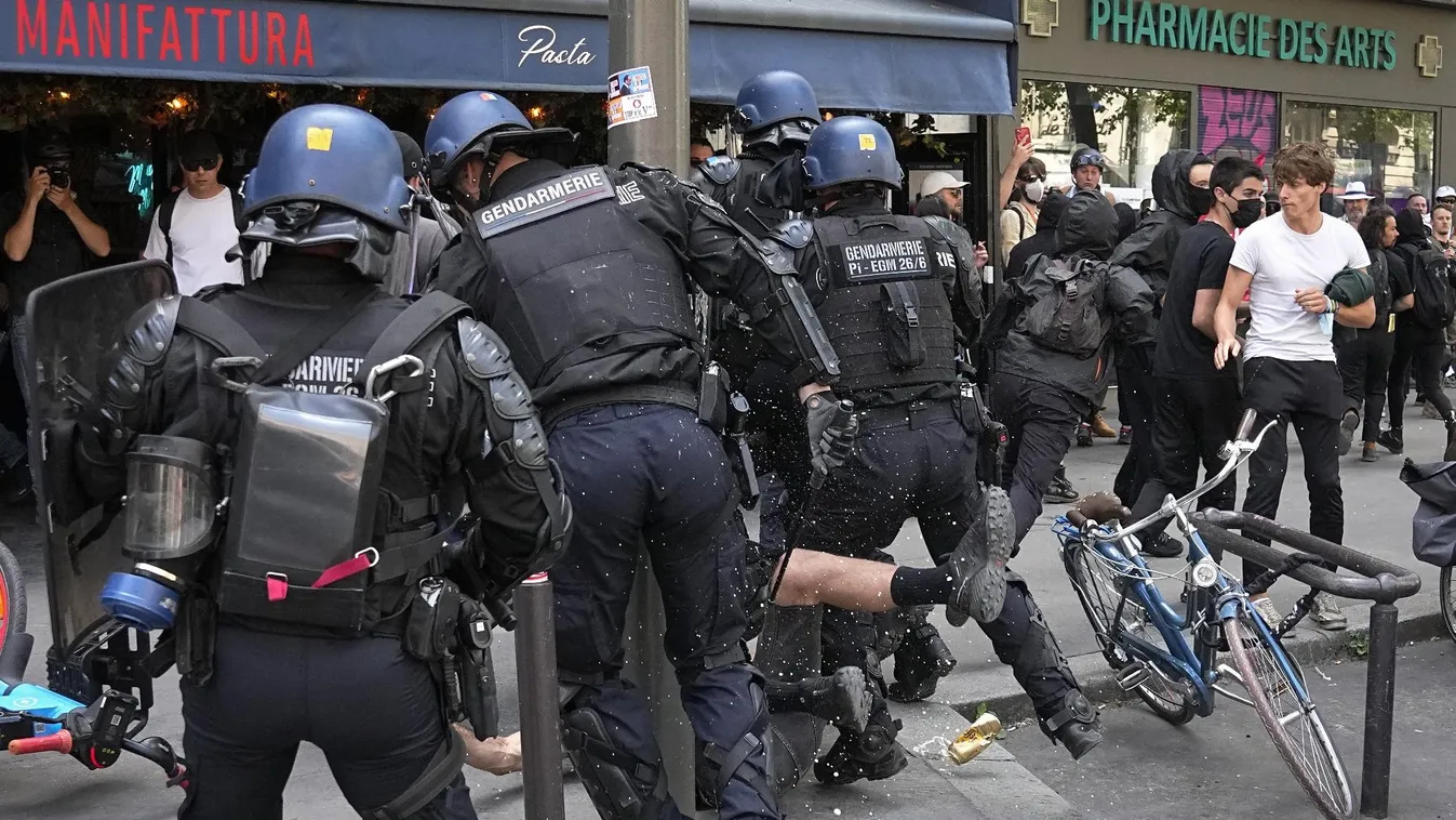 Franciaországban rendőrök csaptak össze egy az Alpokba tervezett gyorsvasút ellen tüntetőkkel