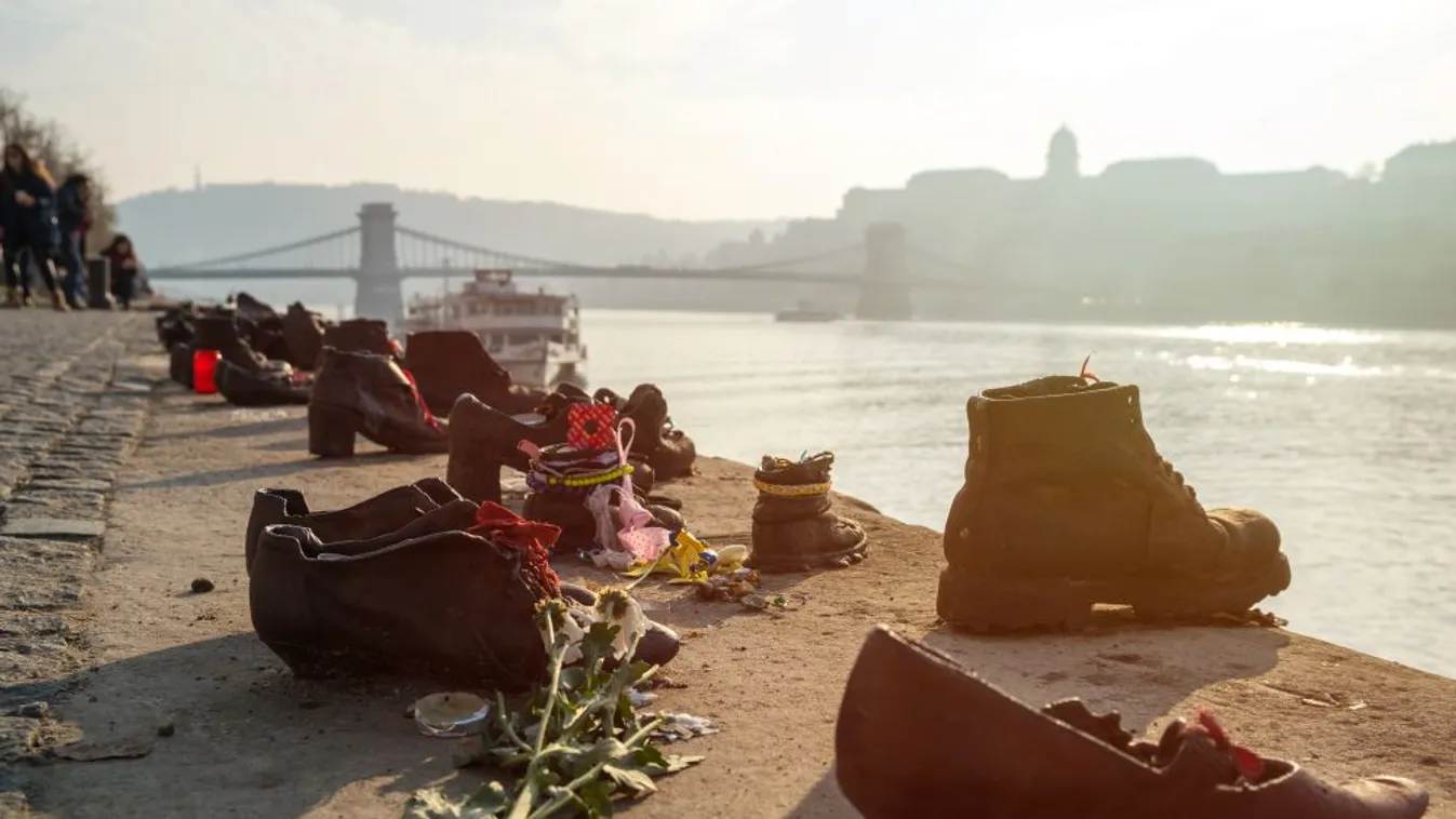 A holokauszt magyarországi áldozataira emlékezik az ország