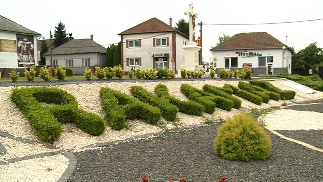 Tiszai strand, hajókölcsönző, sétahajózás, múltidéző kiállítás – Soroló