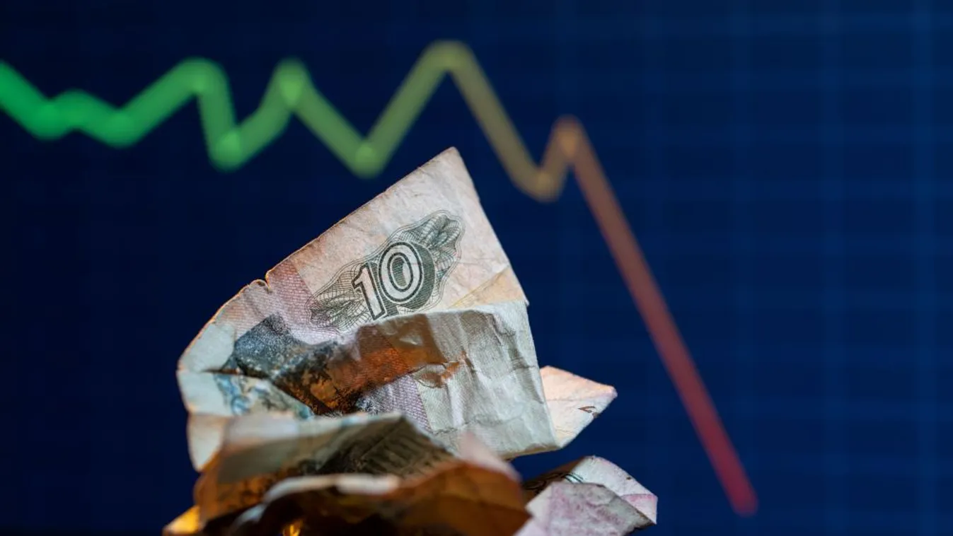 Történelmi mélyponton a rubel az euróval szemben