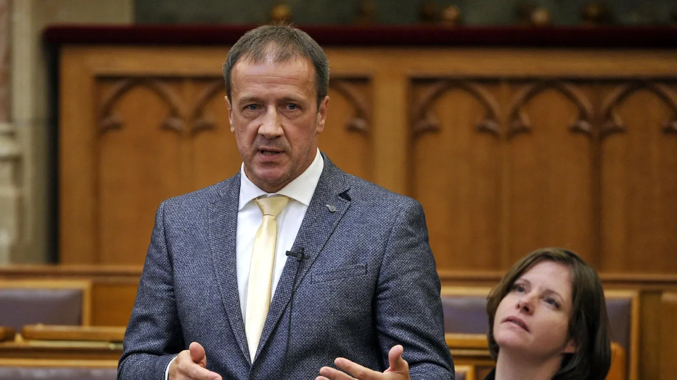 Belefásult a magyar fociba, távozik a fideszes képviselő