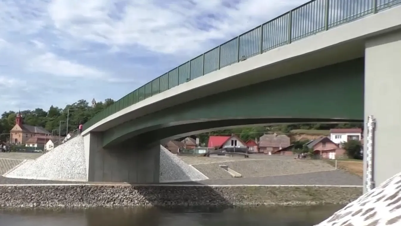 Átadták az új Ipoly-hidat Párkány mellett