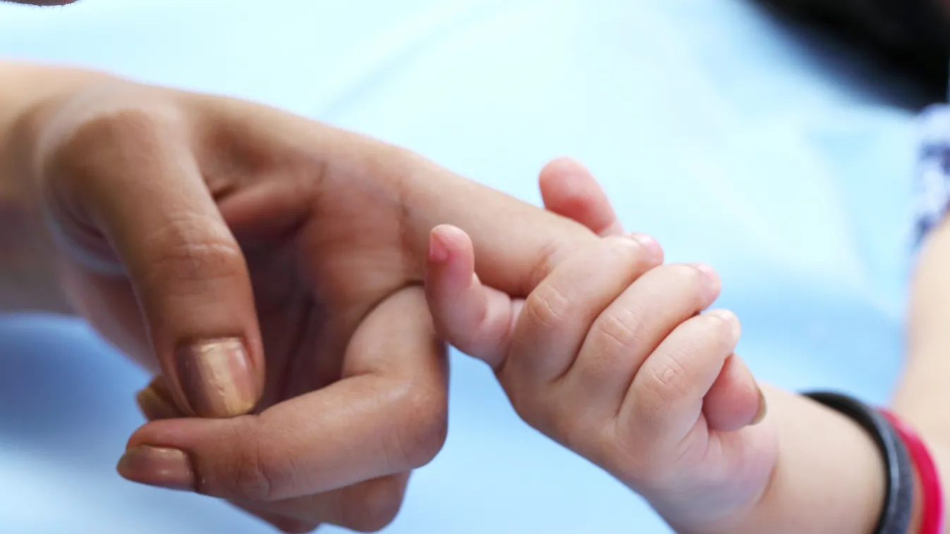 Európa Tanács: Példaértékű a gyermekek elleni erőszakot tiltó francia törvényt