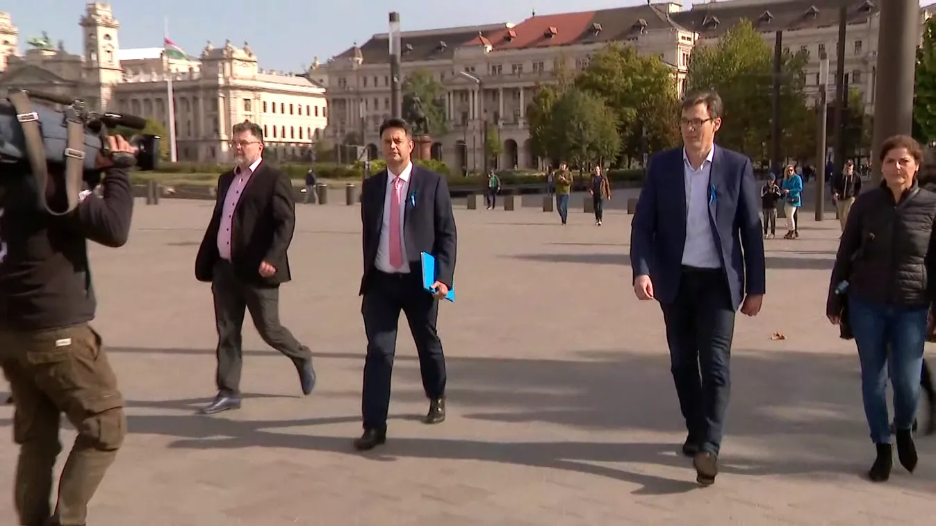 Lengyelországban befolyásolhatta a választást az Estratos Digital + videó