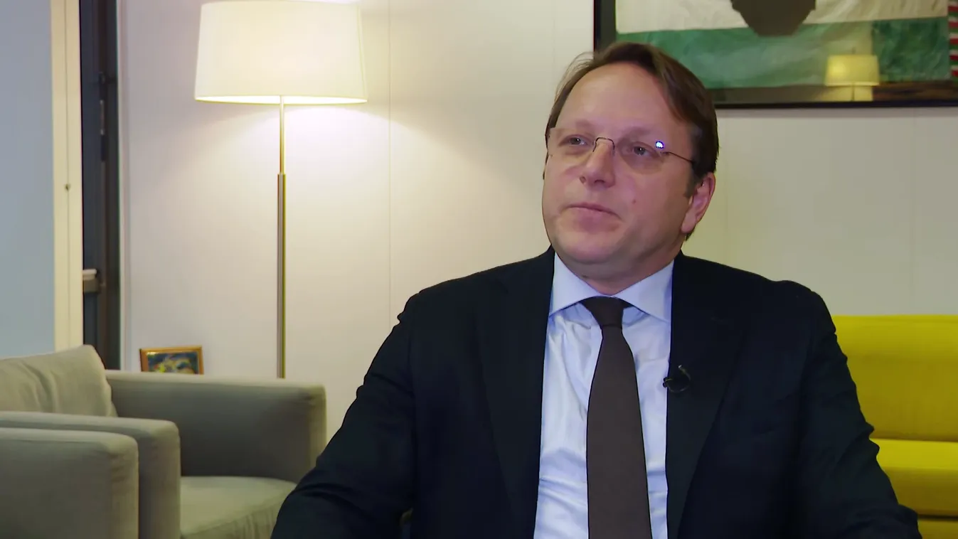 Várhelyi Olivér: Az orosz-ukrán konfliktust diplomáciai eszközökkel kell megoldani