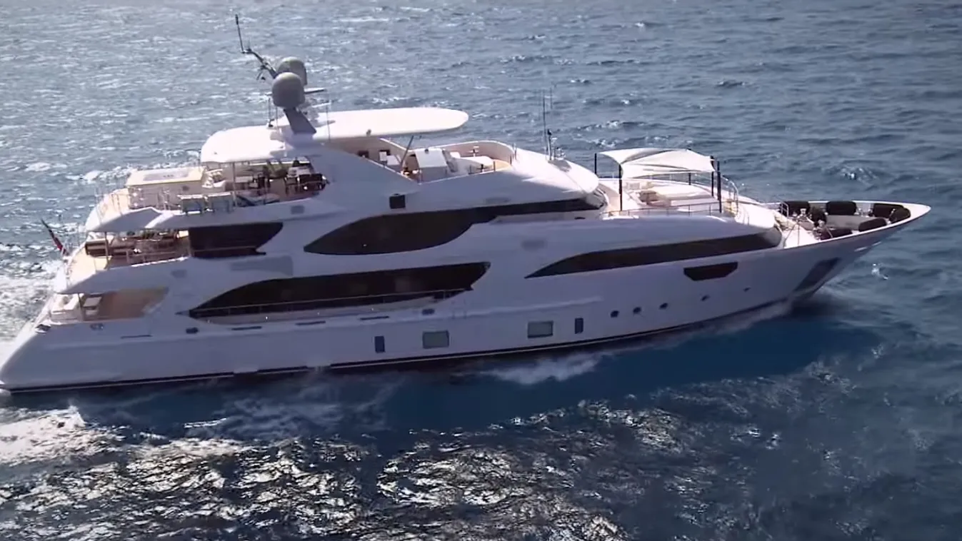 Mészáros Lőrinc idén nyáron is egy luxusjachton pihen