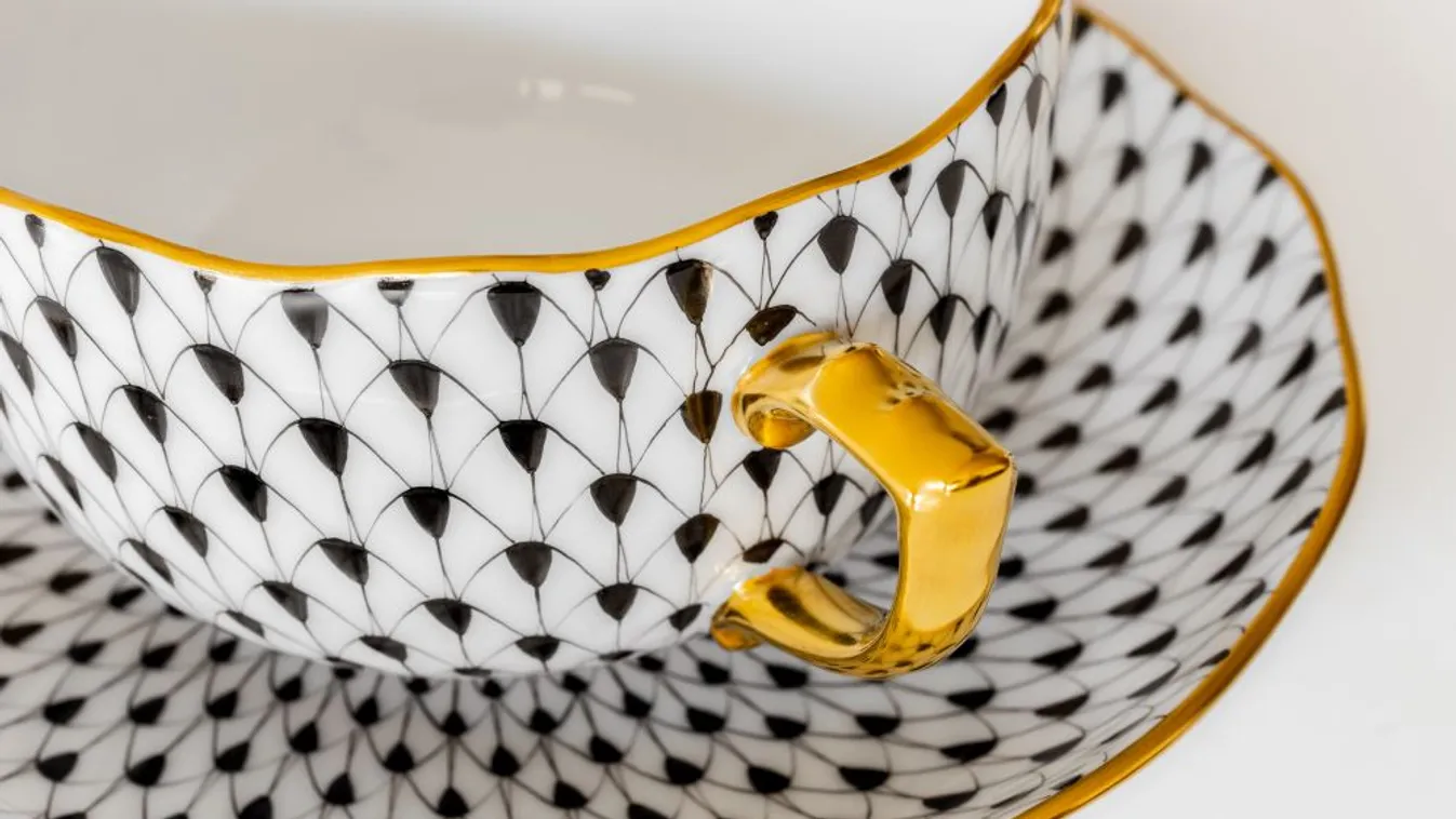 Herendi porcelánokat felvonultató kiállítás nyílt Sanghajban