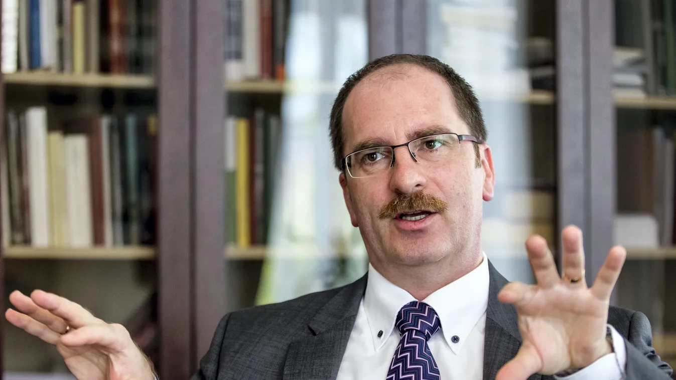 Patyi András bíró lett