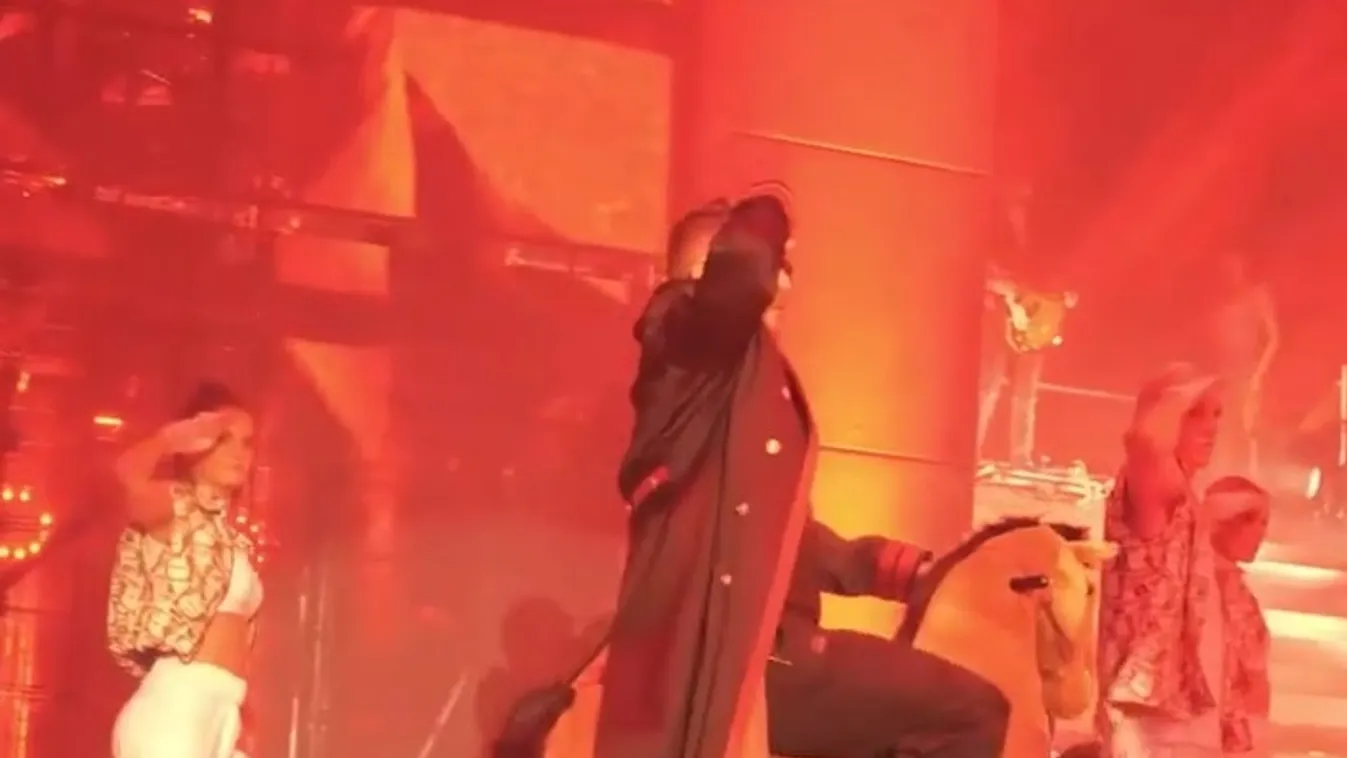 Hallgatnak Majka szponzorai az erőszakot bemutató előadása után + videó